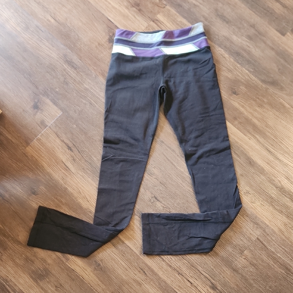 Lululemon Athletica Black and Purple Leggings with Stretchy Comfort